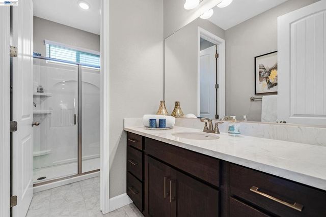 271 Eagle Nest Dr, Oakley, CA 94561