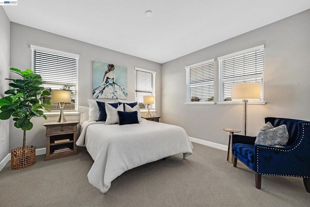 271 Eagle Nest Dr, Oakley, CA 94561