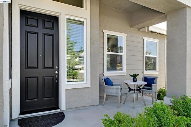 271 Eagle Nest Dr, Oakley, CA 94561