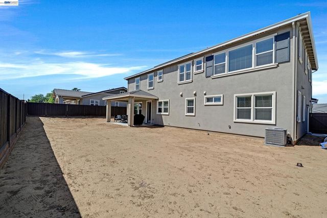 271 Eagle Nest Dr, Oakley, CA 94561