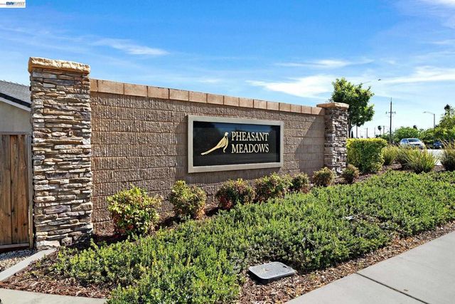 271 Eagle Nest Dr, Oakley, CA 94561