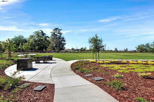 271 Eagle Nest Dr, Oakley, CA 94561