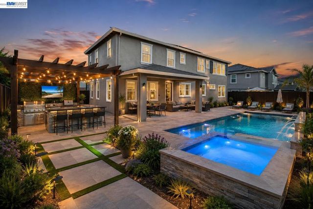 271 Eagle Nest Dr, Oakley, CA 94561
