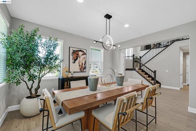 271 Eagle Nest Dr, Oakley, CA 94561