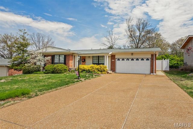 9210 Cordoba Lane, Crestwood, MO 63126