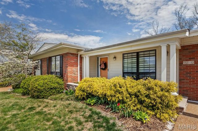 9210 Cordoba Lane, Crestwood, MO 63126
