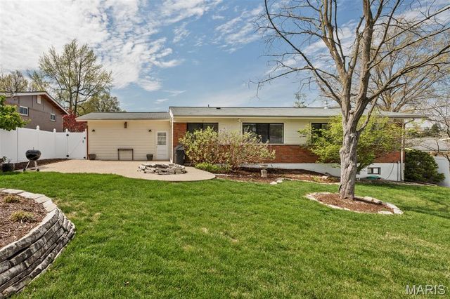 9210 Cordoba Lane, Crestwood, MO 63126