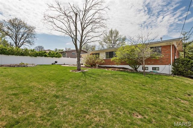 9210 Cordoba Lane, Crestwood, MO 63126