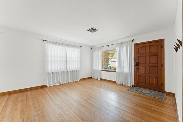 1219 Candlelight Lane, Houston, TX 77018