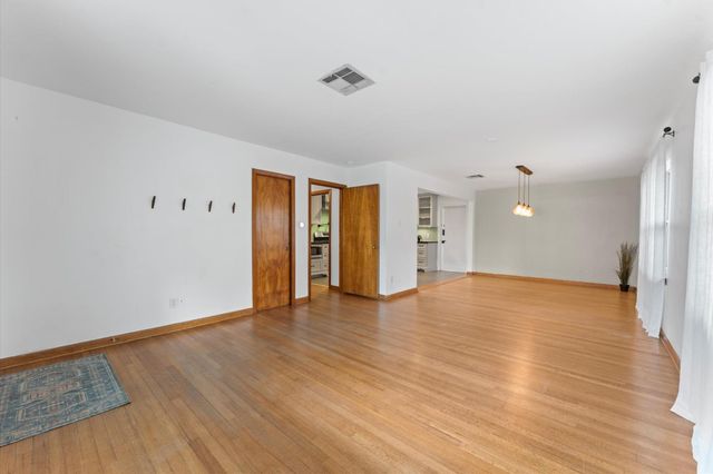 1219 Candlelight Lane, Houston, TX 77018