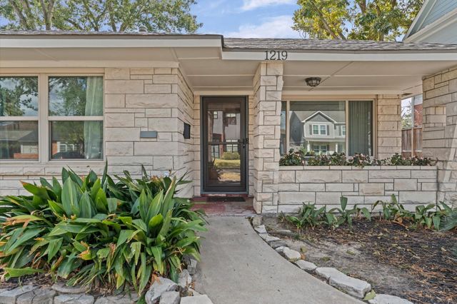 1219 Candlelight Lane, Houston, TX 77018