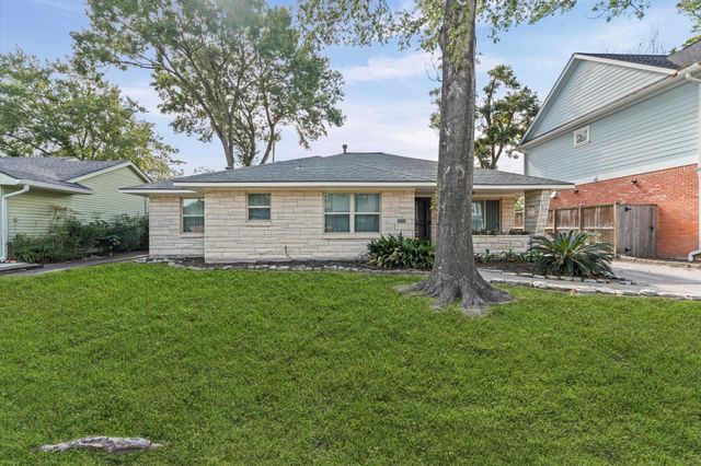 1219 Candlelight Lane, Houston, TX 77018