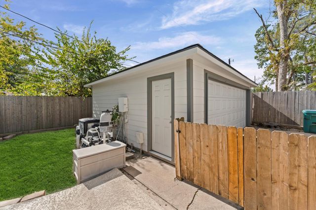 1219 Candlelight Lane, Houston, TX 77018