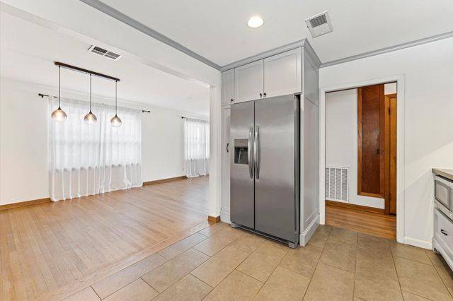 1219 Candlelight Lane, Houston, TX 77018