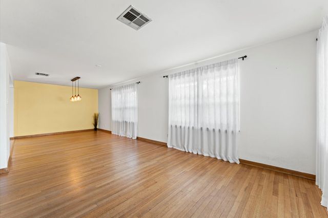 1219 Candlelight Lane, Houston, TX 77018