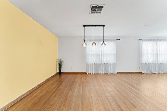 1219 Candlelight Lane, Houston, TX 77018