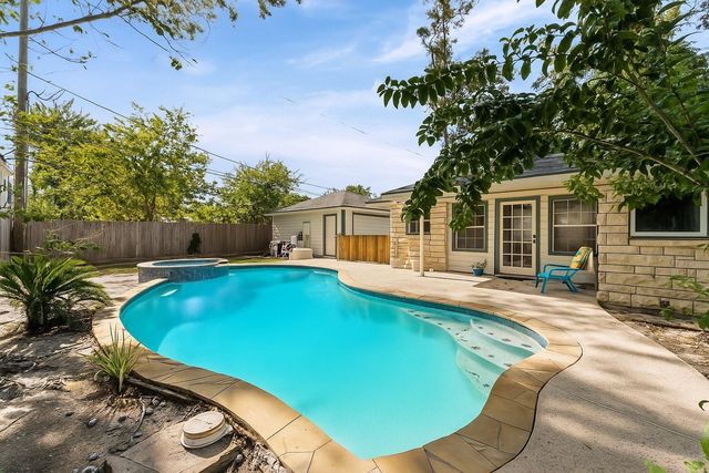 1219 Candlelight Lane, Houston, TX 77018