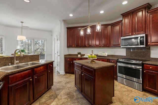 154 Redcliffe Drive, Huntsville, AL 35806