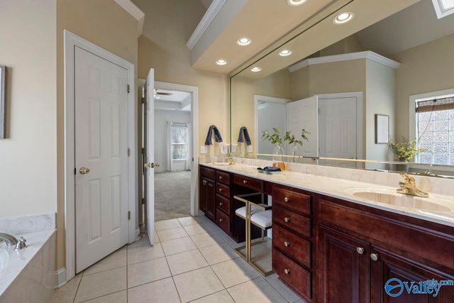 154 Redcliffe Drive, Huntsville, AL 35806