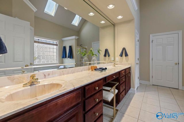 154 Redcliffe Drive, Huntsville, AL 35806