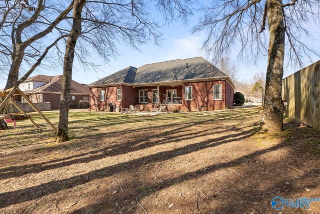 154 Redcliffe Drive, Huntsville, AL 35806