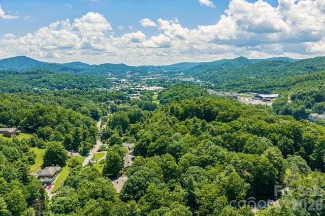121 Horseshoe Drive, Boone, NC 28607