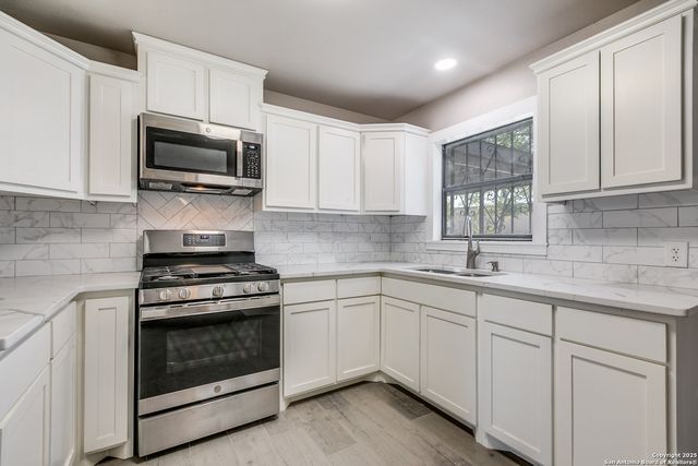 354 Las Palmas, San Antonio, TX 78237