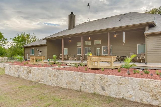 636 Possom Trot Hollow Road, Whitewright, TX 75491