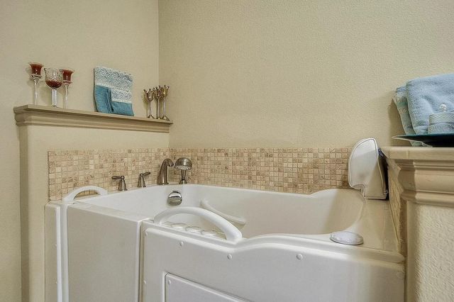 636 Possom Trot Hollow Road, Whitewright, TX 75491