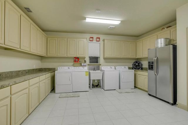 636 Possom Trot Hollow Road, Whitewright, TX 75491