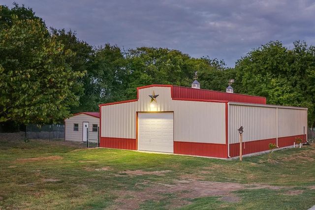 636 Possom Trot Hollow Road, Whitewright, TX 75491