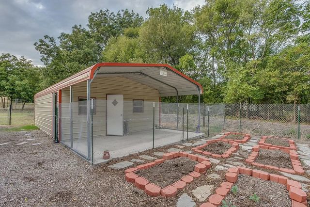 636 Possom Trot Hollow Road, Whitewright, TX 75491