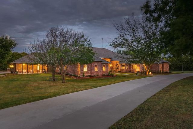 636 Possom Trot Hollow Road, Whitewright, TX 75491