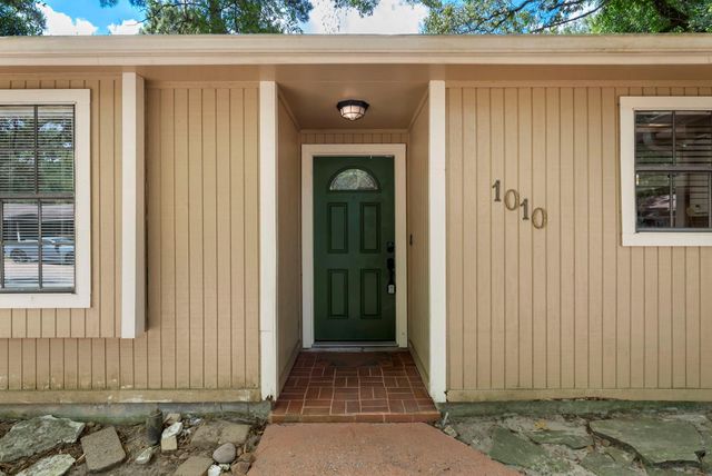 1010 E Red Cedar Circle, The Woodlands, TX 77380