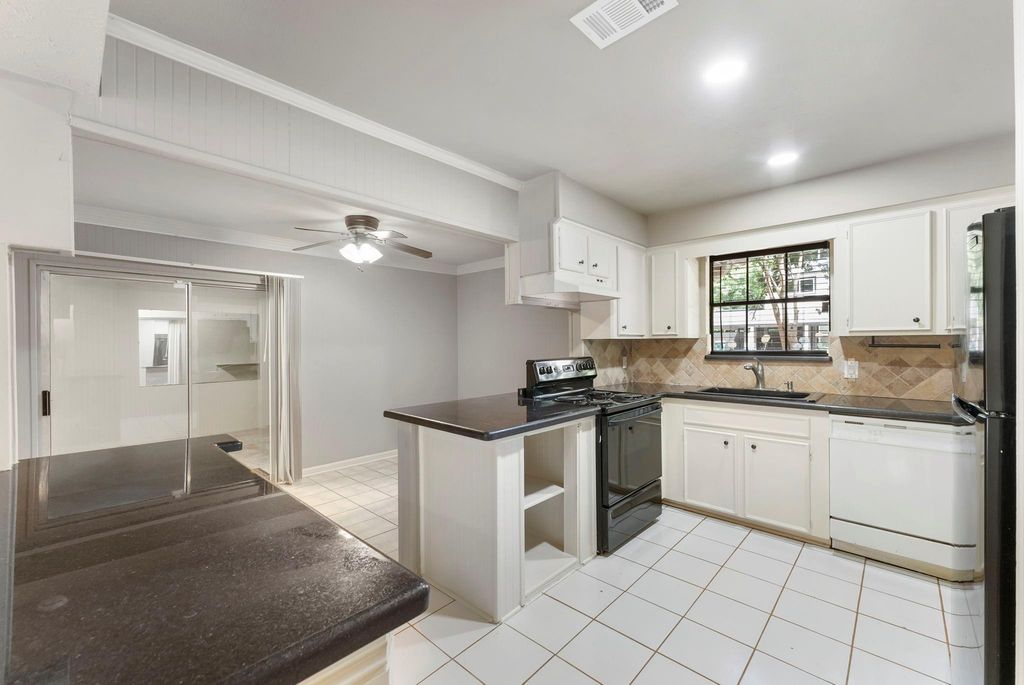 1010 E Red Cedar Circle, The Woodlands, TX 77380