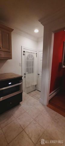 106 Maryknoll Road, Menlo Park Terrace, NJ 08840