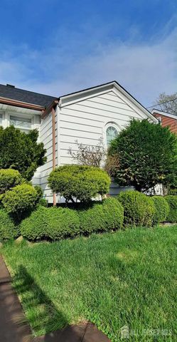 106 Maryknoll Road, Menlo Park Terrace, NJ 08840