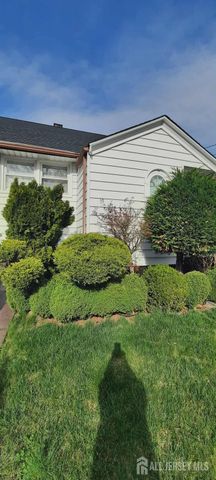 106 Maryknoll Road, Menlo Park Terrace, NJ 08840