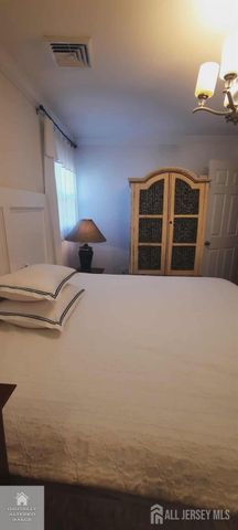 106 Maryknoll Road, Menlo Park Terrace, NJ 08840