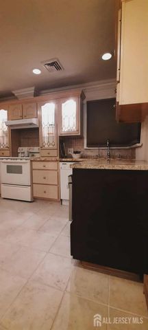 106 Maryknoll Road, Menlo Park Terrace, NJ 08840