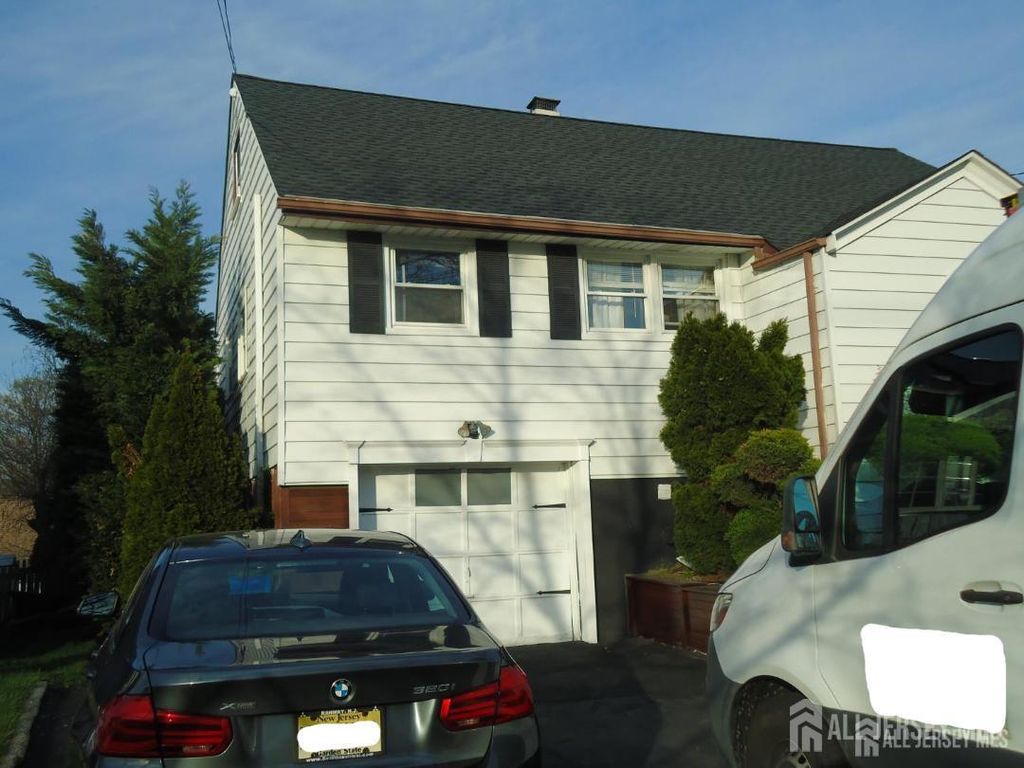 106 Maryknoll Road, Menlo Park Terrace, NJ 08840