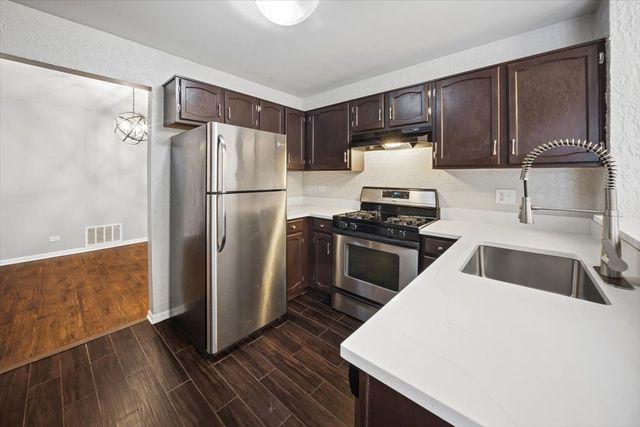 95 Midhurst Court 201D, Naperville, IL 60565