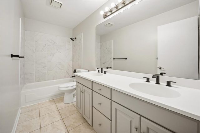 95 Midhurst Court 201D, Naperville, IL 60565