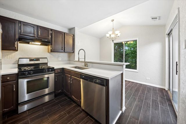 95 Midhurst Court 201D, Naperville, IL 60565