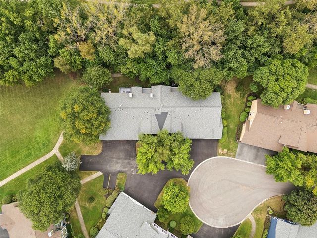95 Midhurst Court 201D, Naperville, IL 60565