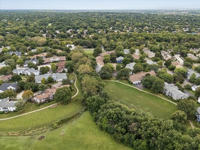 95 Midhurst Court 201D, Naperville, IL 60565