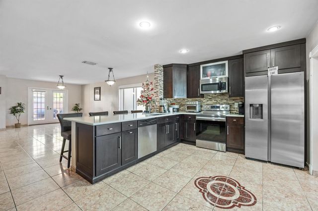 940 SW 96th Avenue, Pembroke Pines, FL 33025
