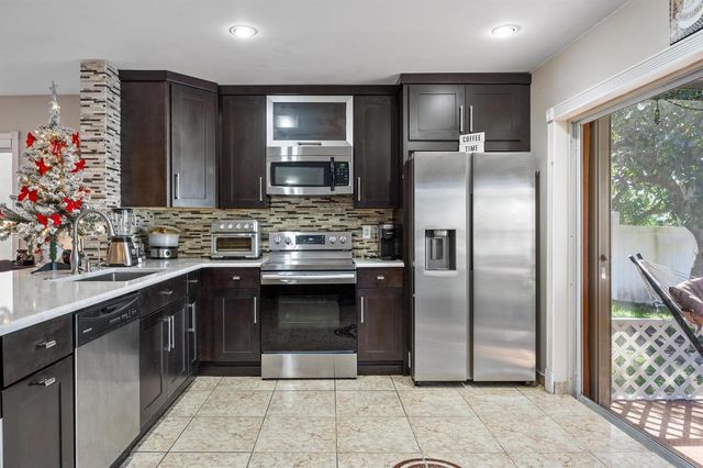940 SW 96th Avenue, Pembroke Pines, FL 33025