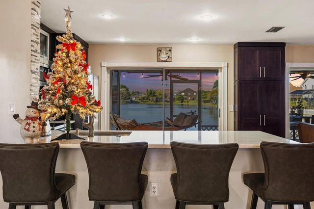 940 SW 96th Avenue, Pembroke Pines, FL 33025