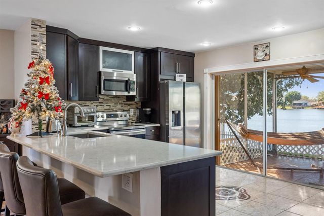 940 SW 96th Avenue, Pembroke Pines, FL 33025
